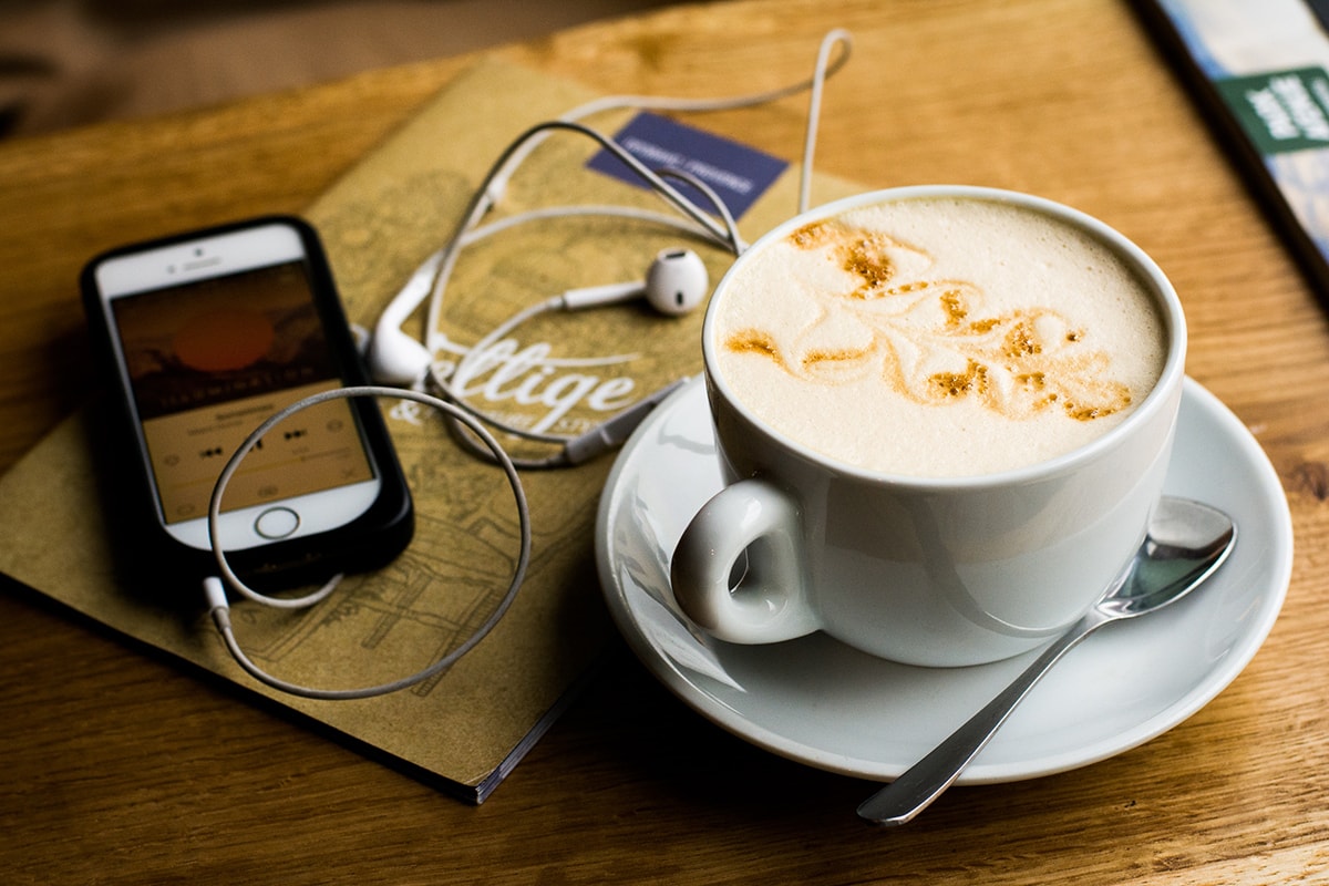 coffee-iphone-earphones