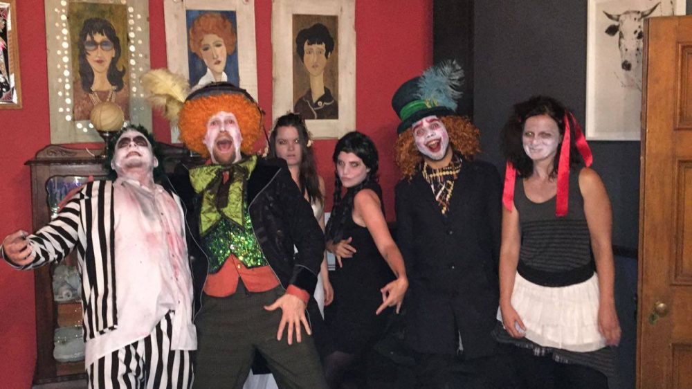 CleverClicks Halloween dress up